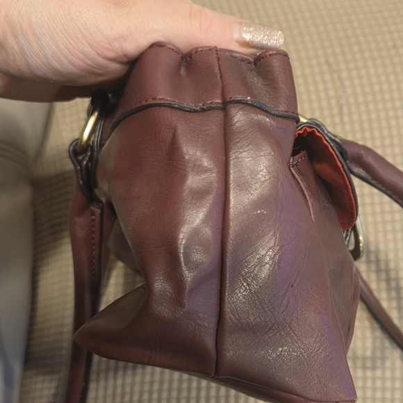 Elegant Burgundy Leather Handbag - Picture 9 of 9